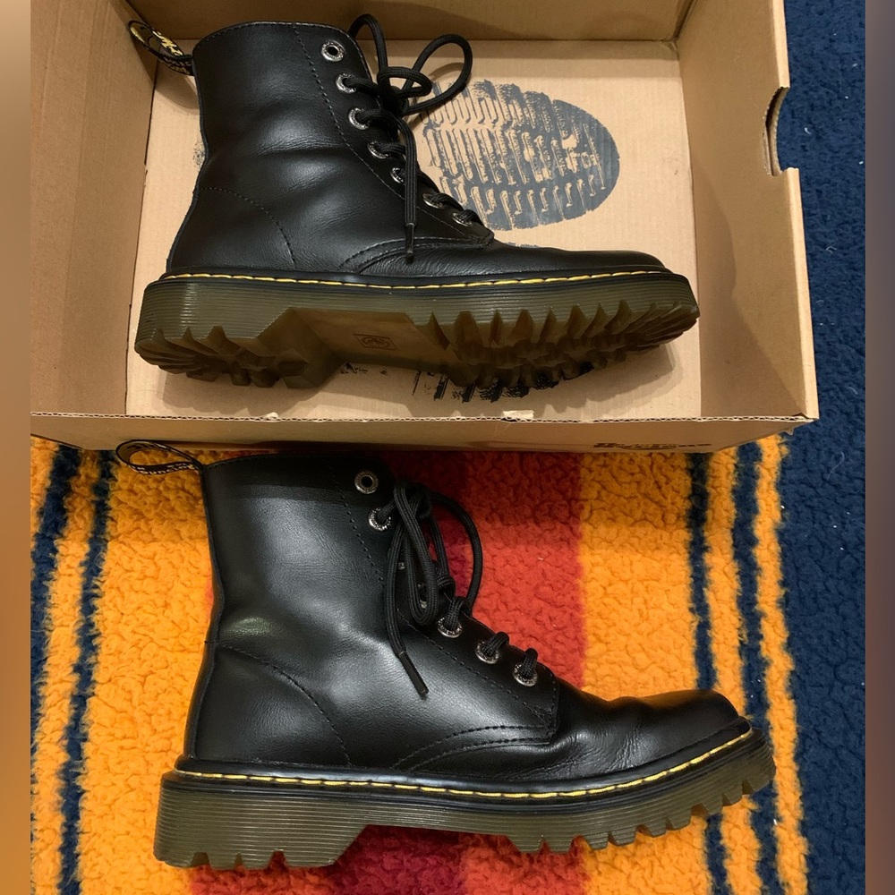 Dr. Martens Luana women’s 6 black